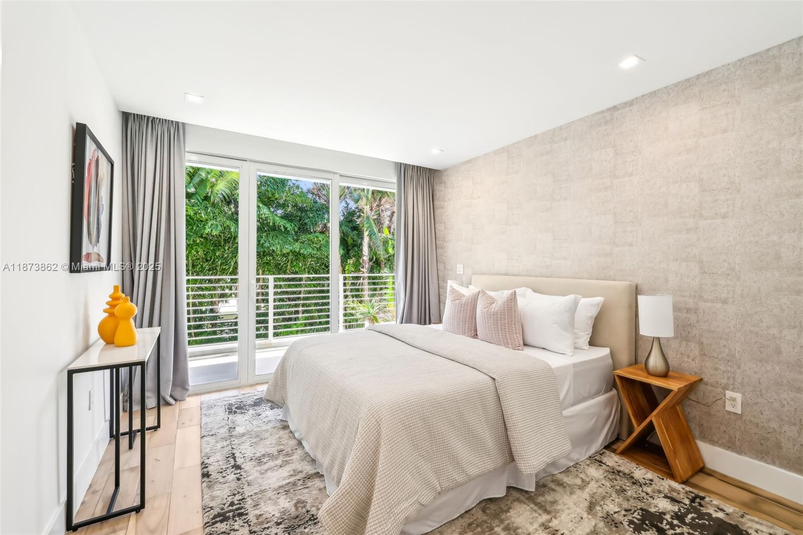 TROPICAL ISLE HOMES SUB 3 - Residential