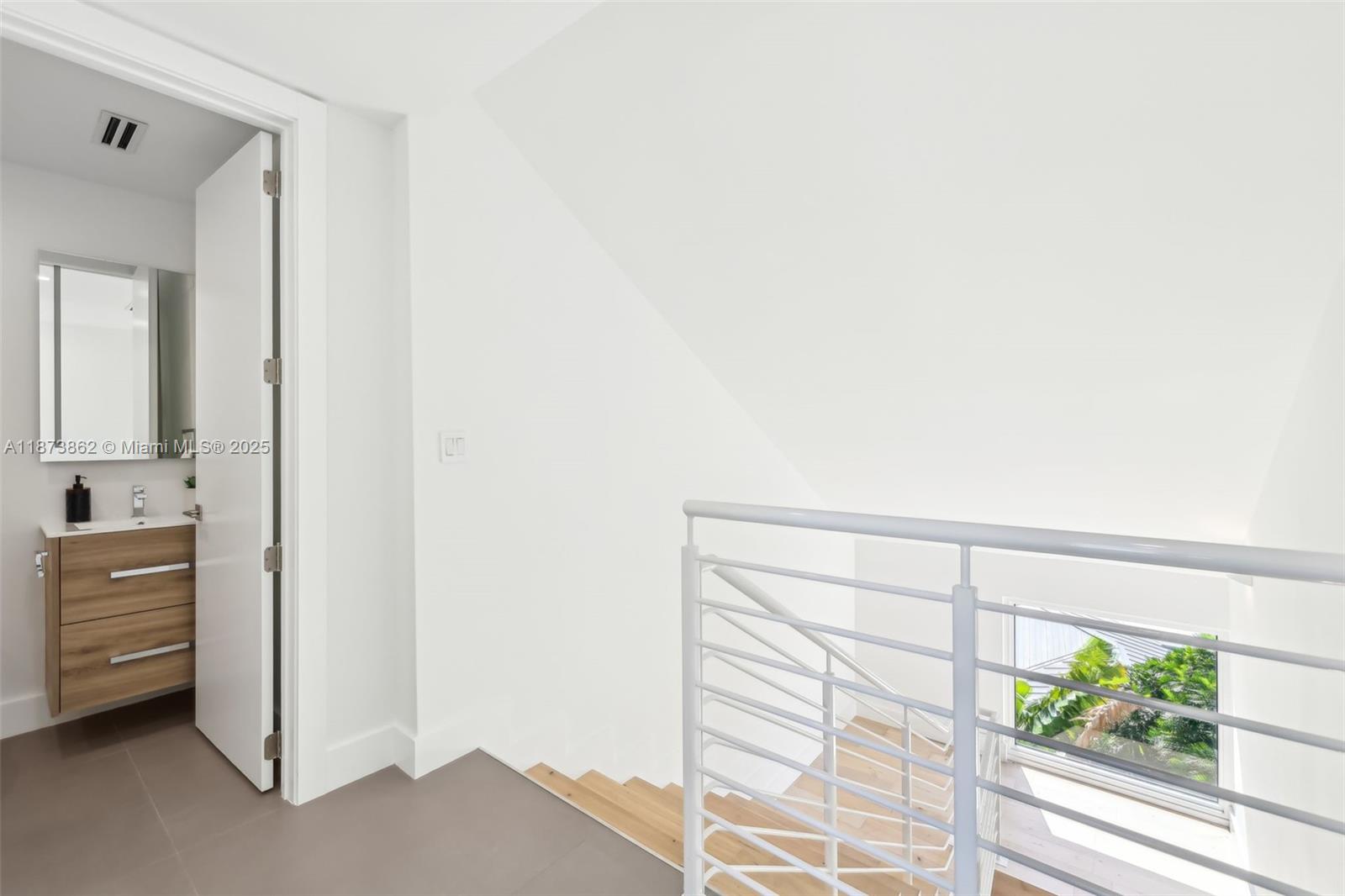 TROPICAL ISLE HOMES SUB 3 - Residential