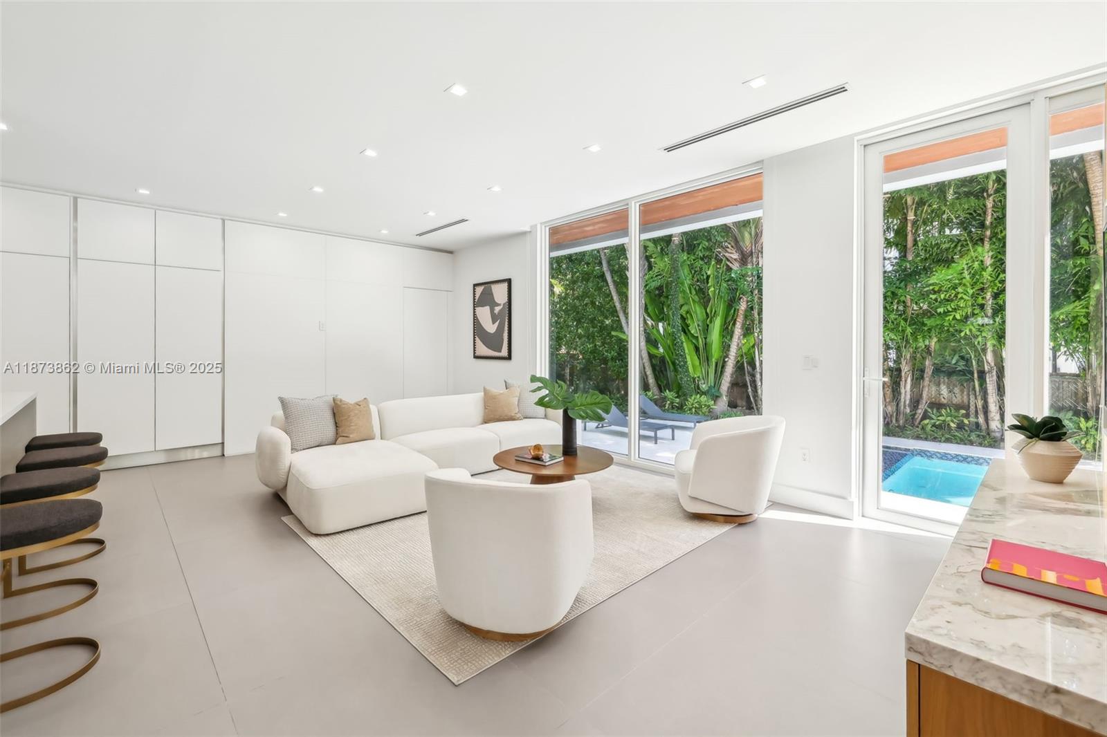 TROPICAL ISLE HOMES SUB 3 - Residential