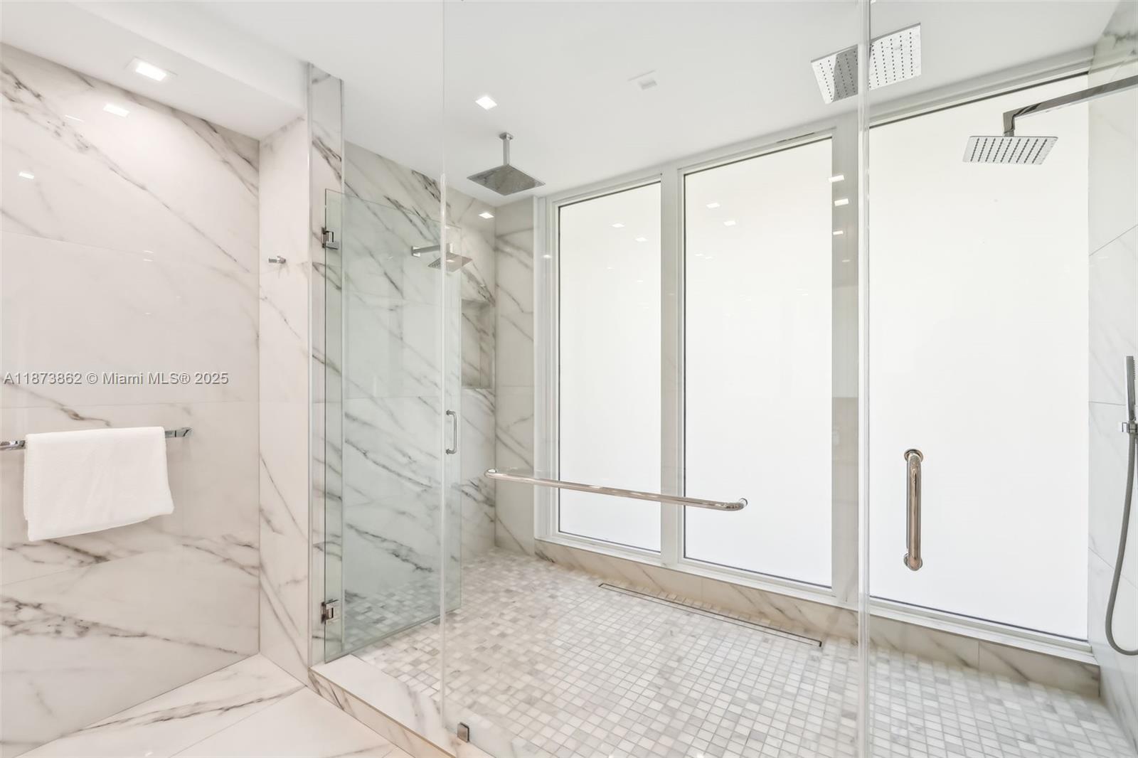 TROPICAL ISLE HOMES SUB 3 - Residential