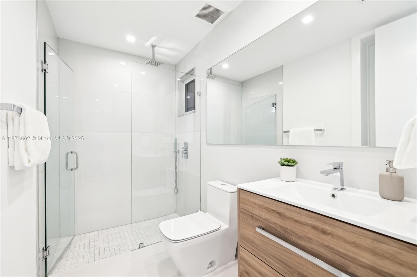 TROPICAL ISLE HOMES SUB 3 - Residential