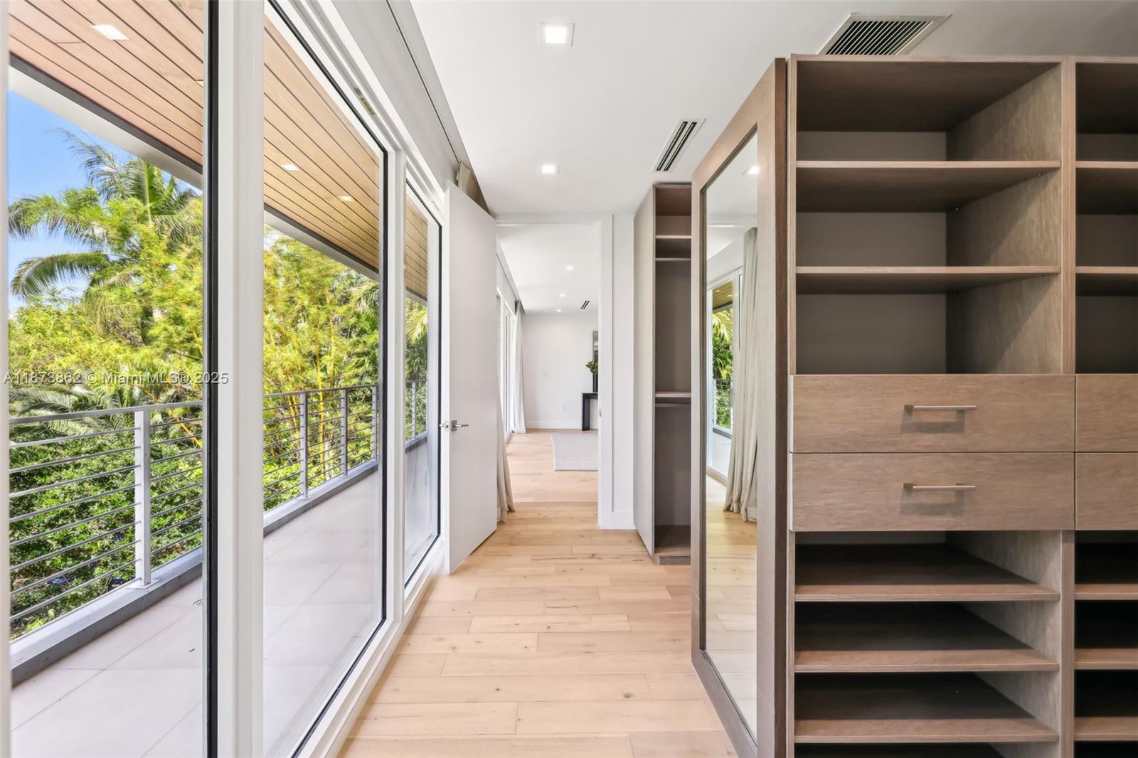 TROPICAL ISLE HOMES SUB 3 - Residential