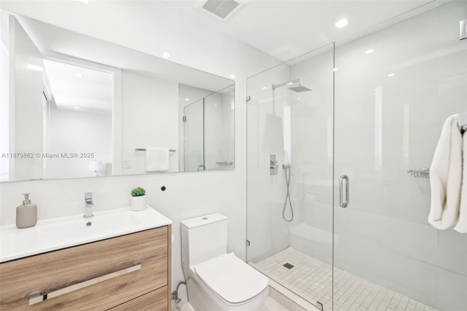 TROPICAL ISLE HOMES SUB 3 - Residential