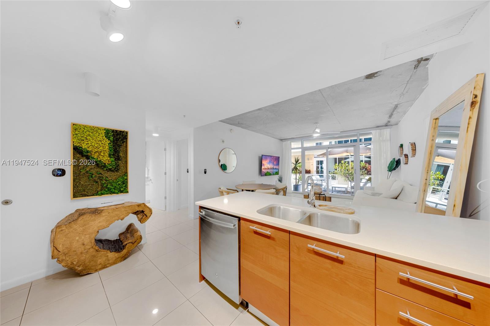 MIDBLOCK MIAMI CONDO - Residential