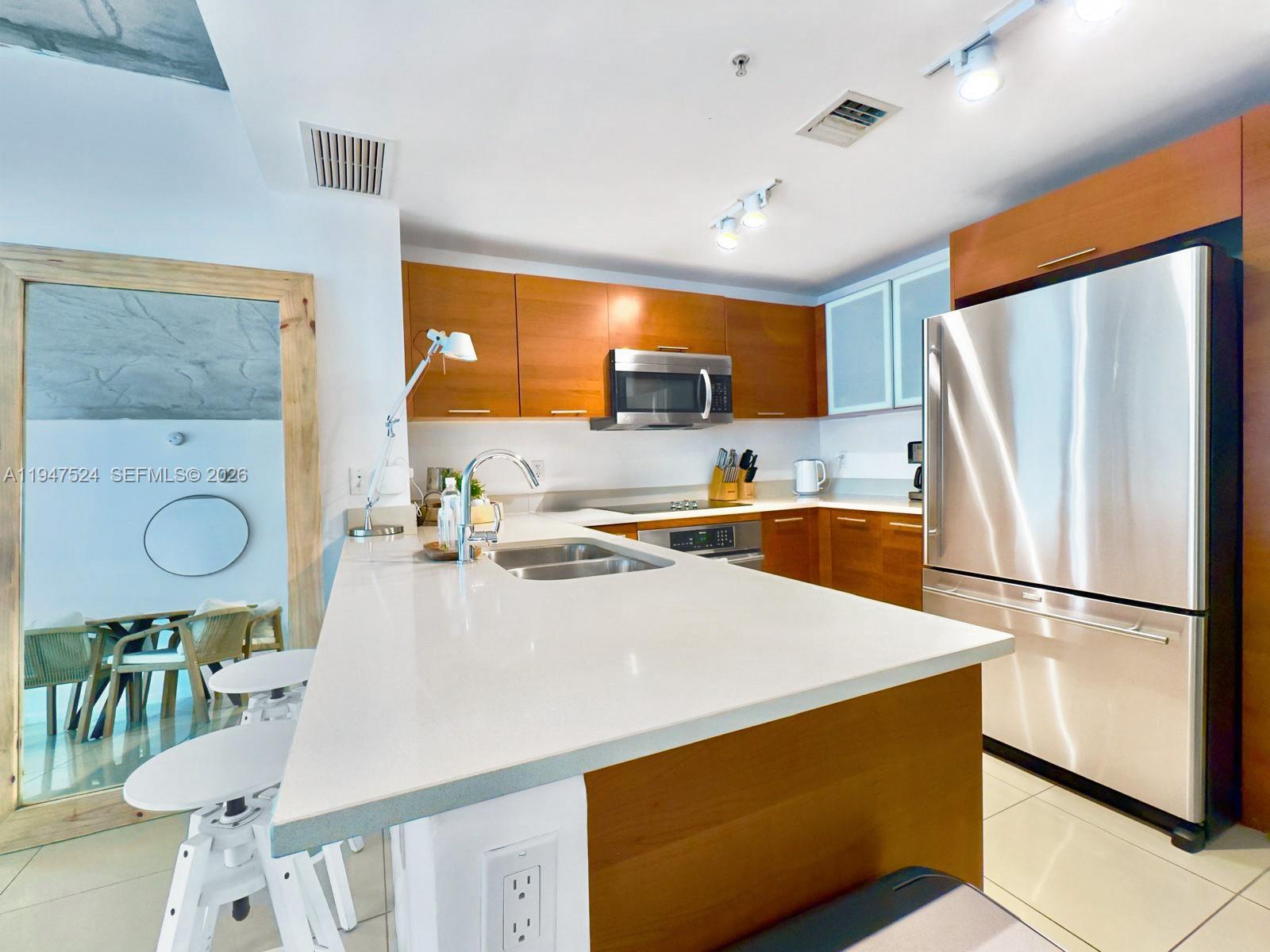 MIDBLOCK MIAMI CONDO - Residential