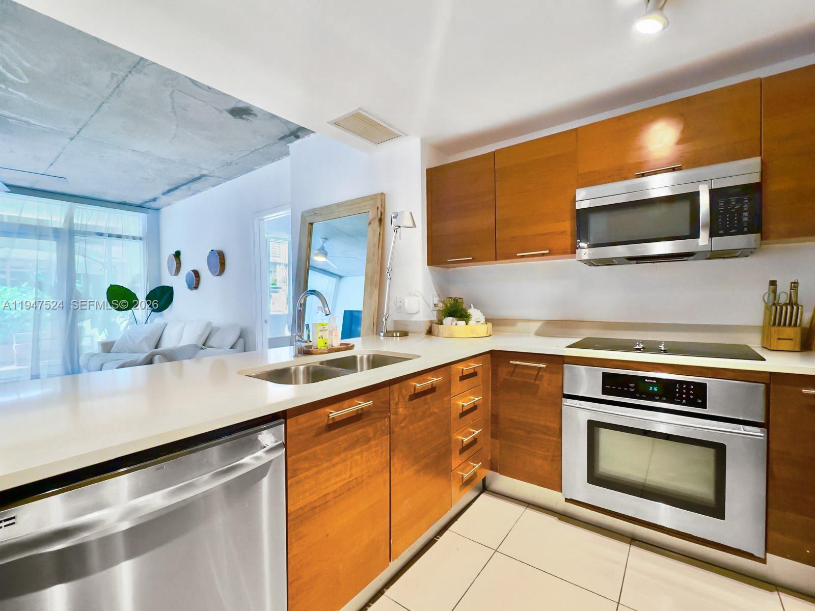 MIDBLOCK MIAMI CONDO - Residential