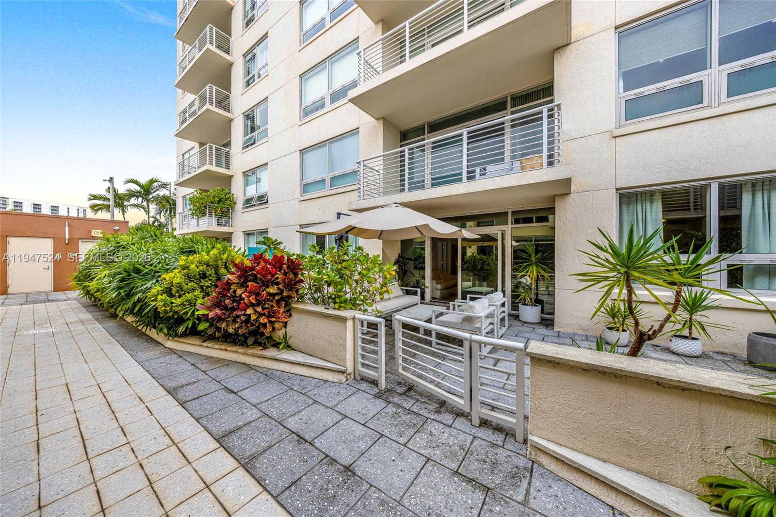 MIDBLOCK MIAMI CONDO - Residential