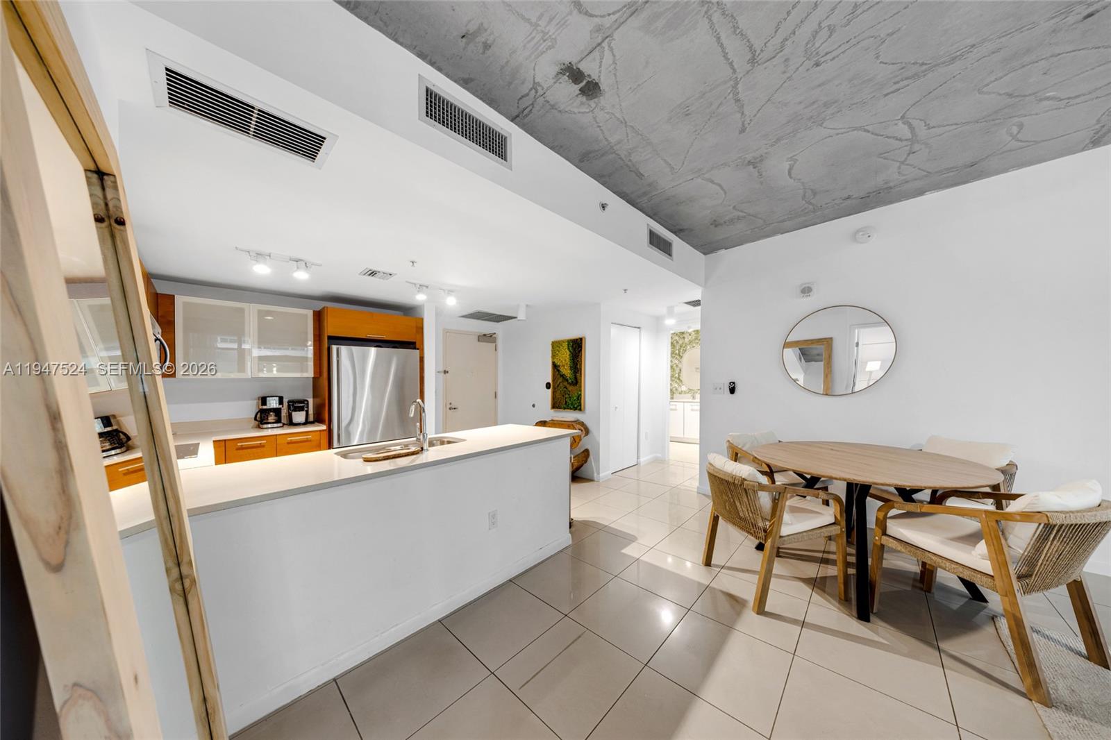 MIDBLOCK MIAMI CONDO - Residential