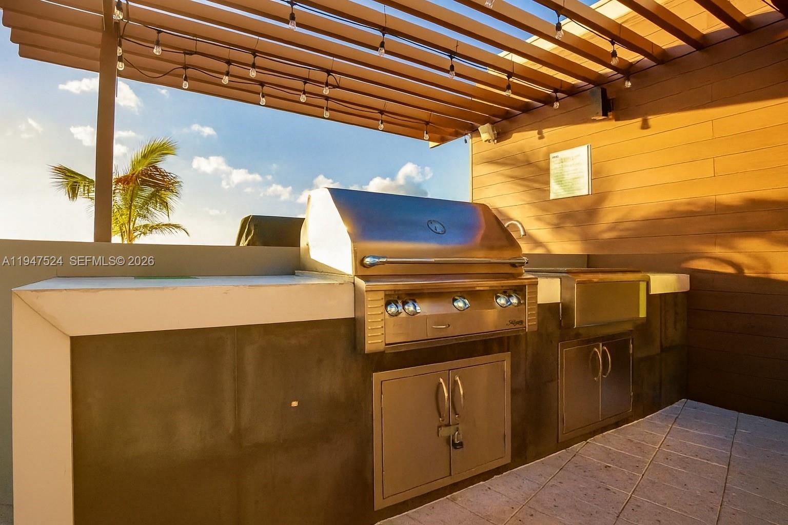 MIDBLOCK MIAMI CONDO - Residential