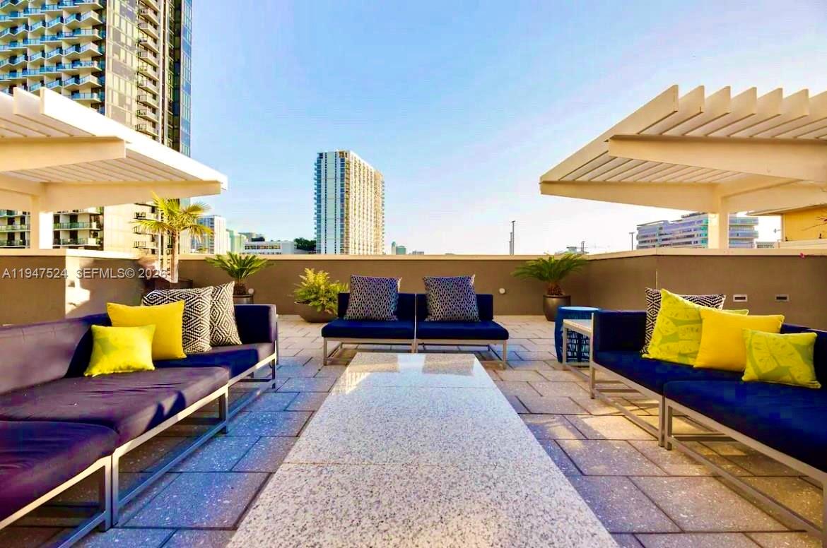 MIDBLOCK MIAMI CONDO - Residential