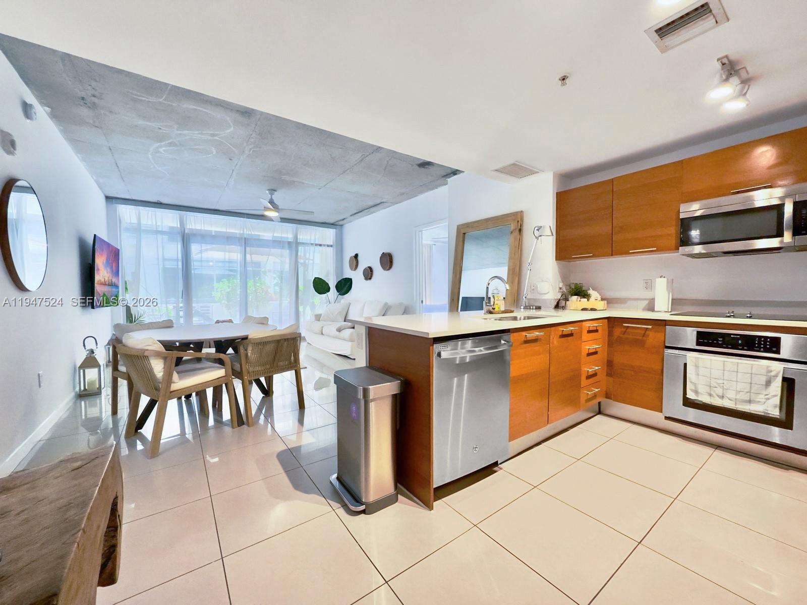 MIDBLOCK MIAMI CONDO - Residential