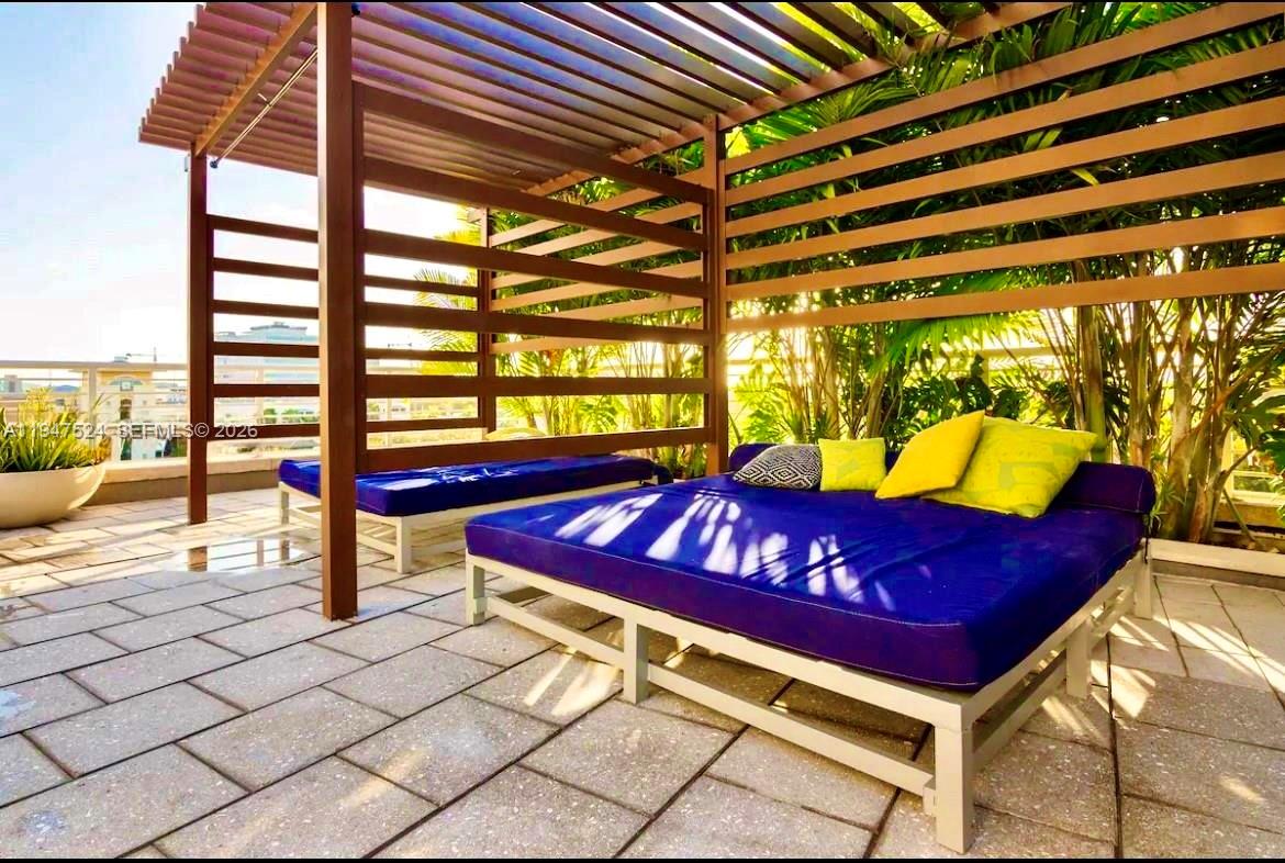 MIDBLOCK MIAMI CONDO - Residential