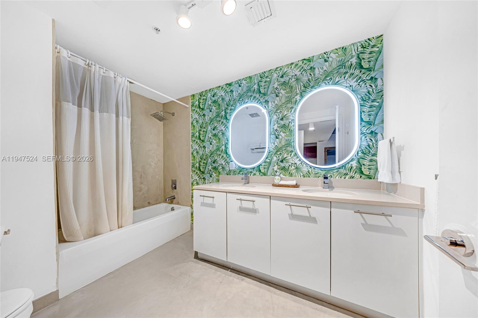 MIDBLOCK MIAMI CONDO - Residential