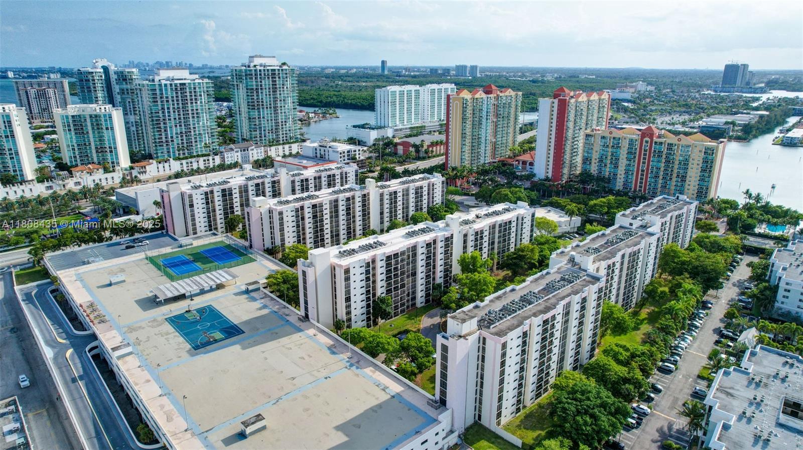 PLAZA OF AMERICAS CONDO P - Residential