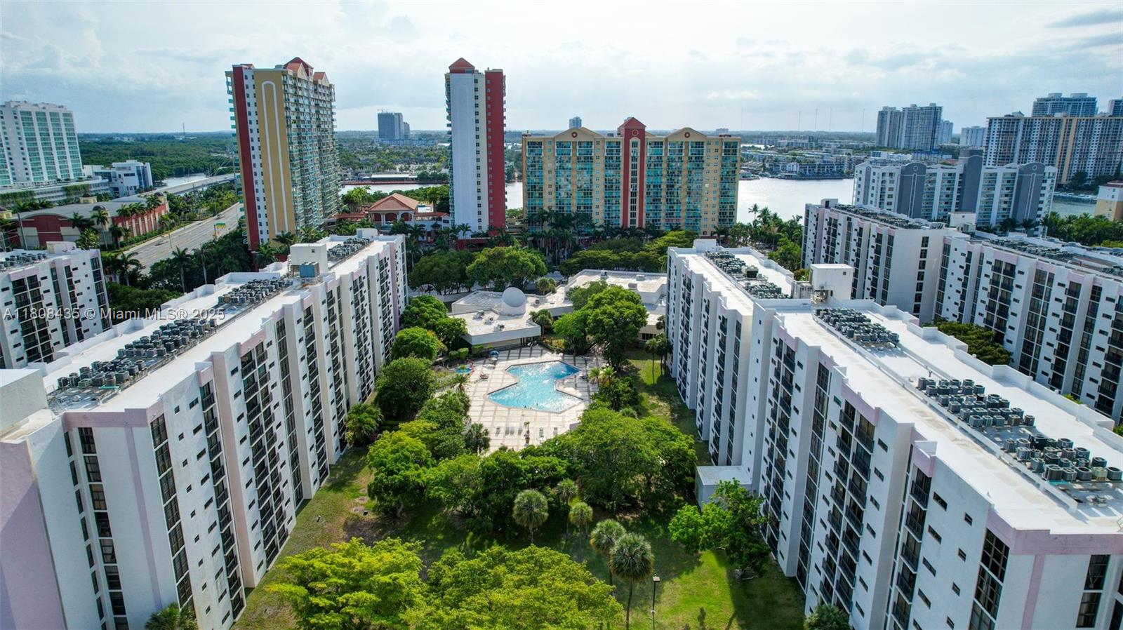 PLAZA OF AMERICAS CONDO P - Residential