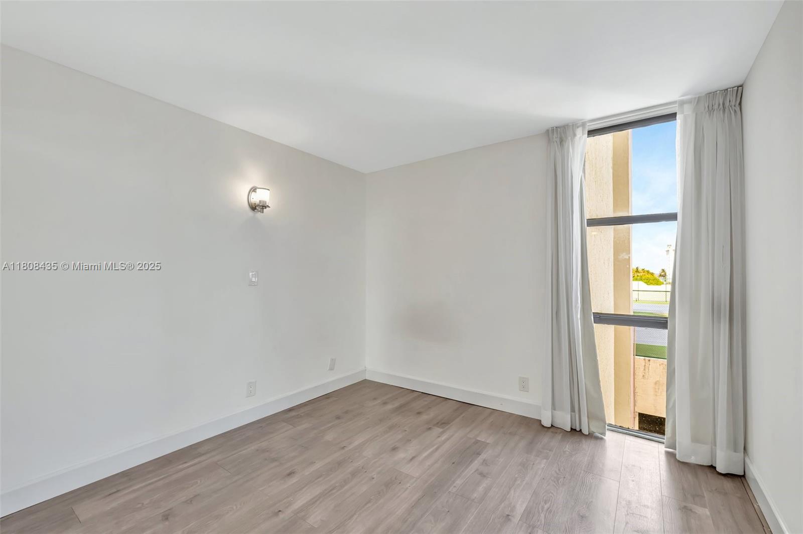 PLAZA OF AMERICAS CONDO P - Residential