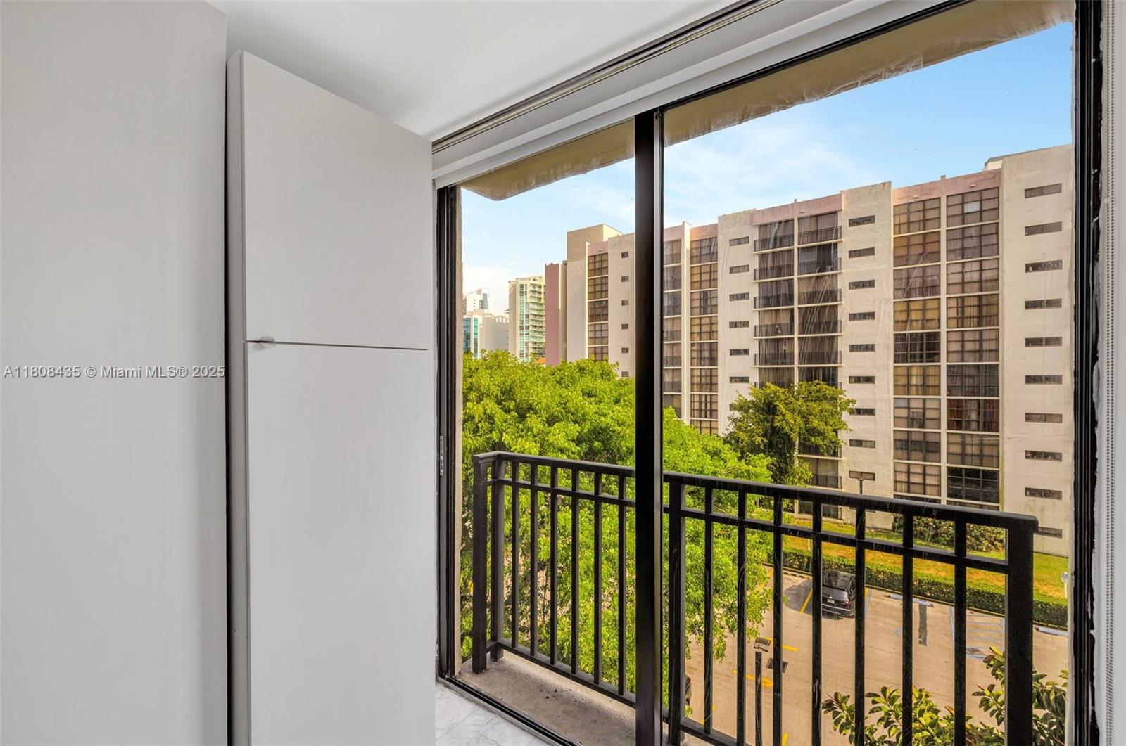 PLAZA OF AMERICAS CONDO P - Residential