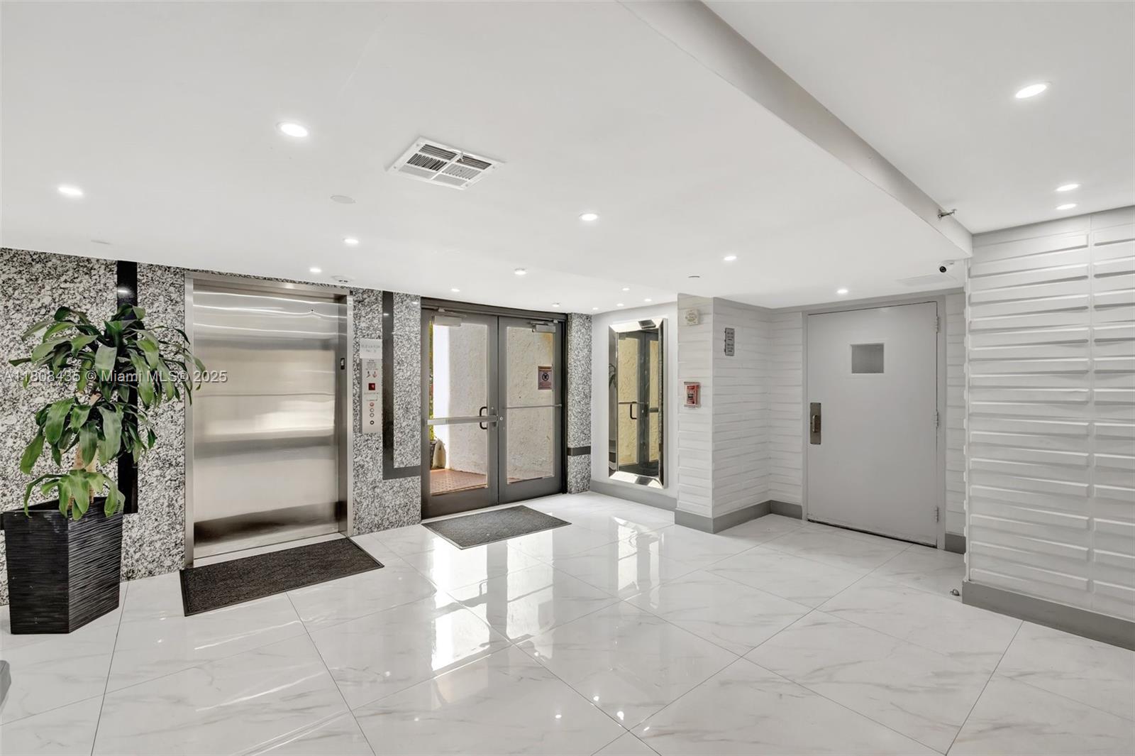 PLAZA OF AMERICAS CONDO P - Residential