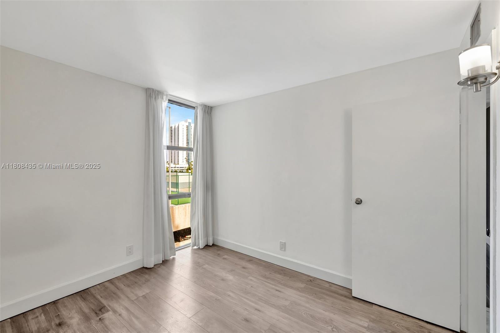 PLAZA OF AMERICAS CONDO P - Residential