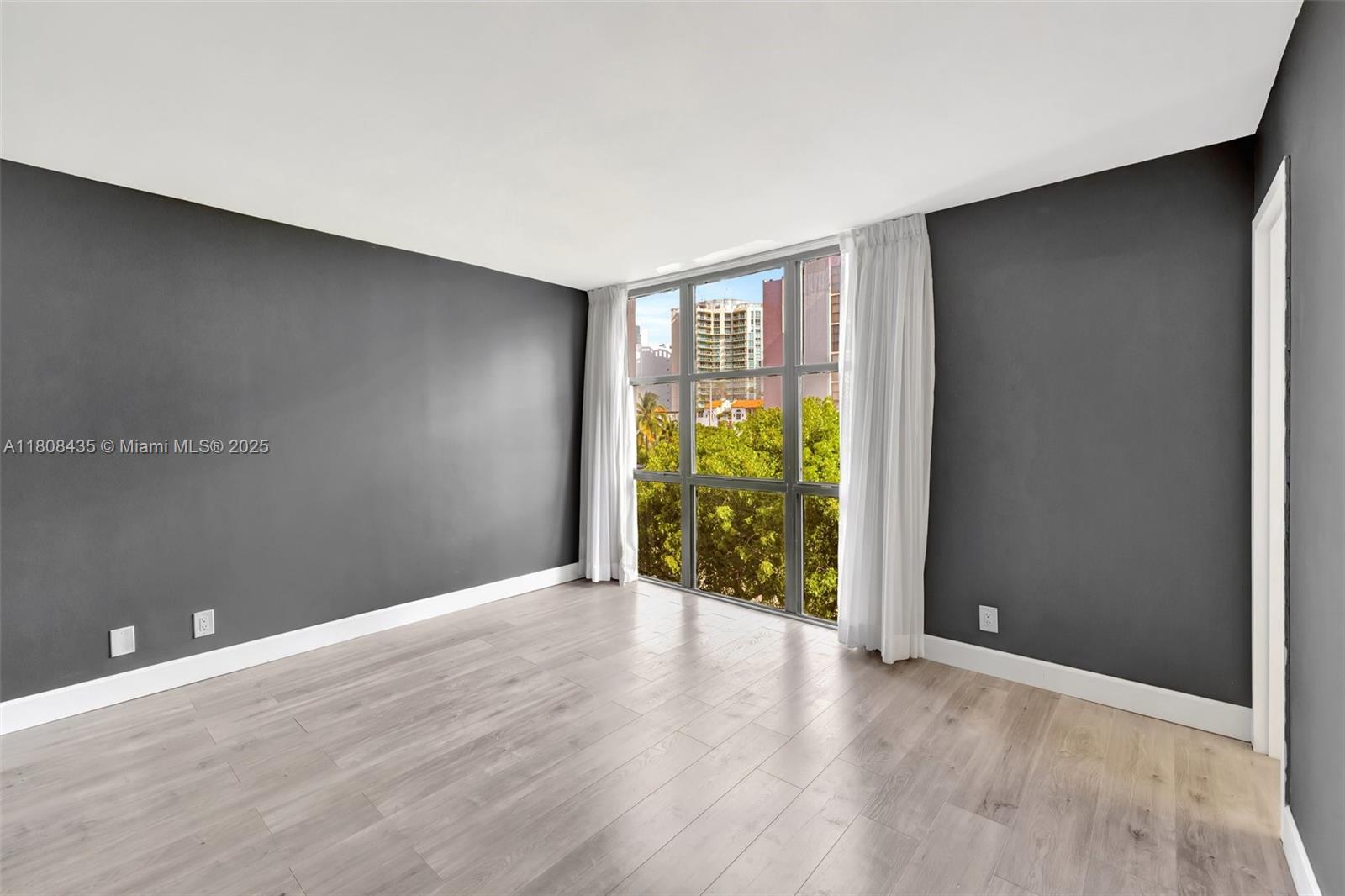 PLAZA OF AMERICAS CONDO P - Residential