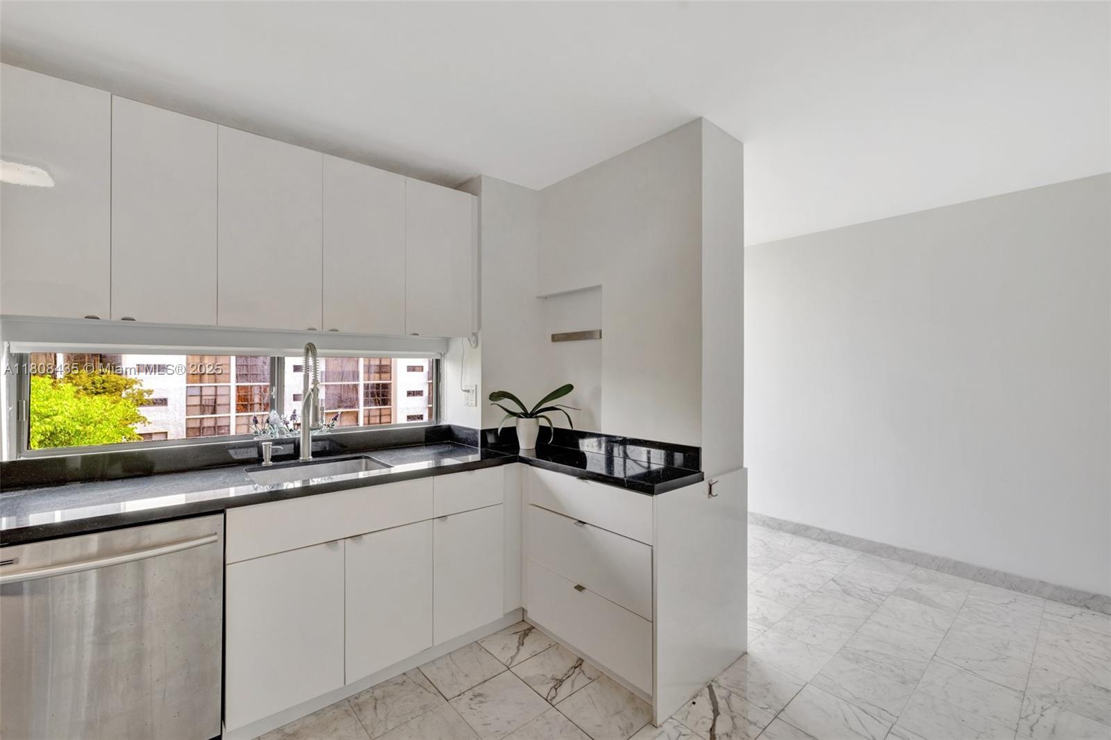 PLAZA OF AMERICAS CONDO P - Residential