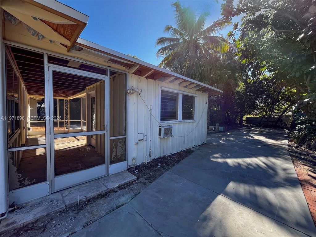 Photo of 325 SW Manor Dr, Stuart, FL 34994 (MLS # A11971898)