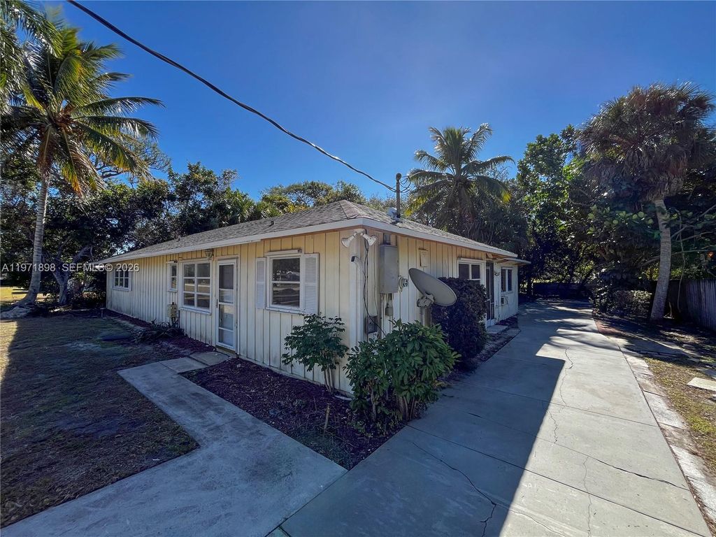 Photo of 325 SW Manor Dr, Stuart, FL 34994 (MLS # A11971898)