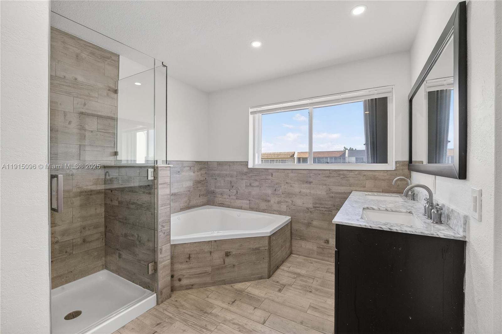 PALM SPRINGS VILLAS 3RD A - Residential