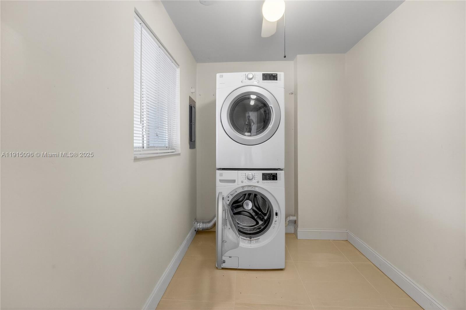 PALM SPRINGS VILLAS 3RD A - Residential