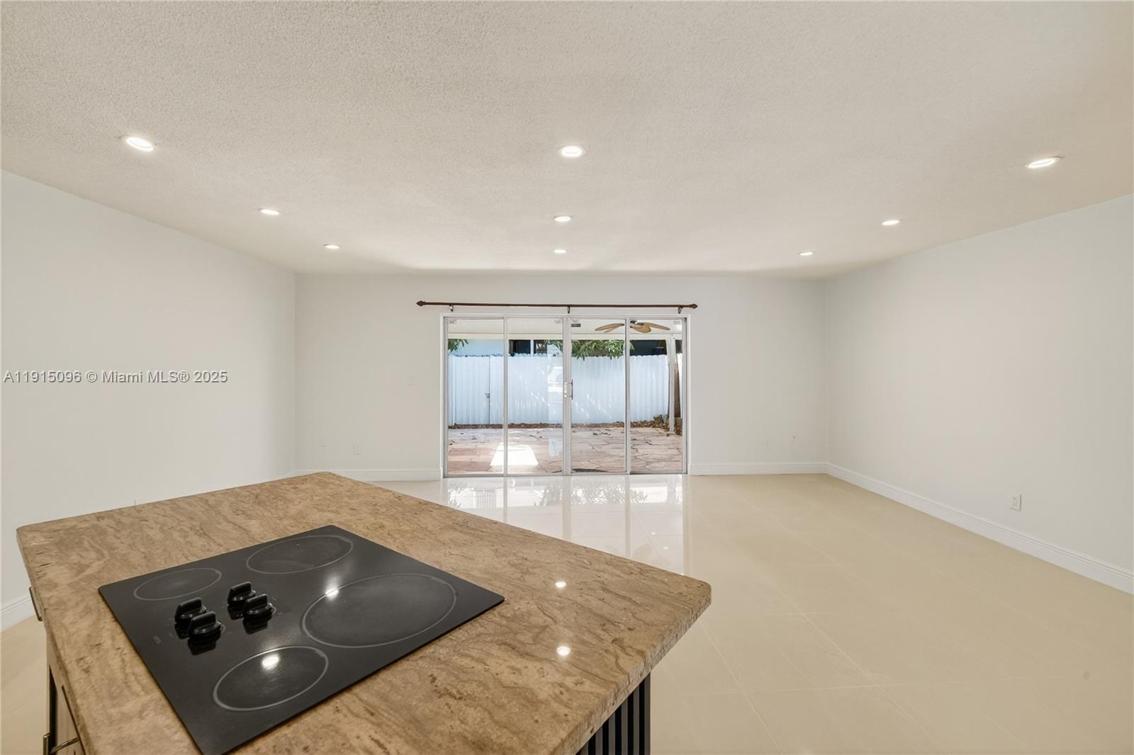 PALM SPRINGS VILLAS 3RD A - Residential