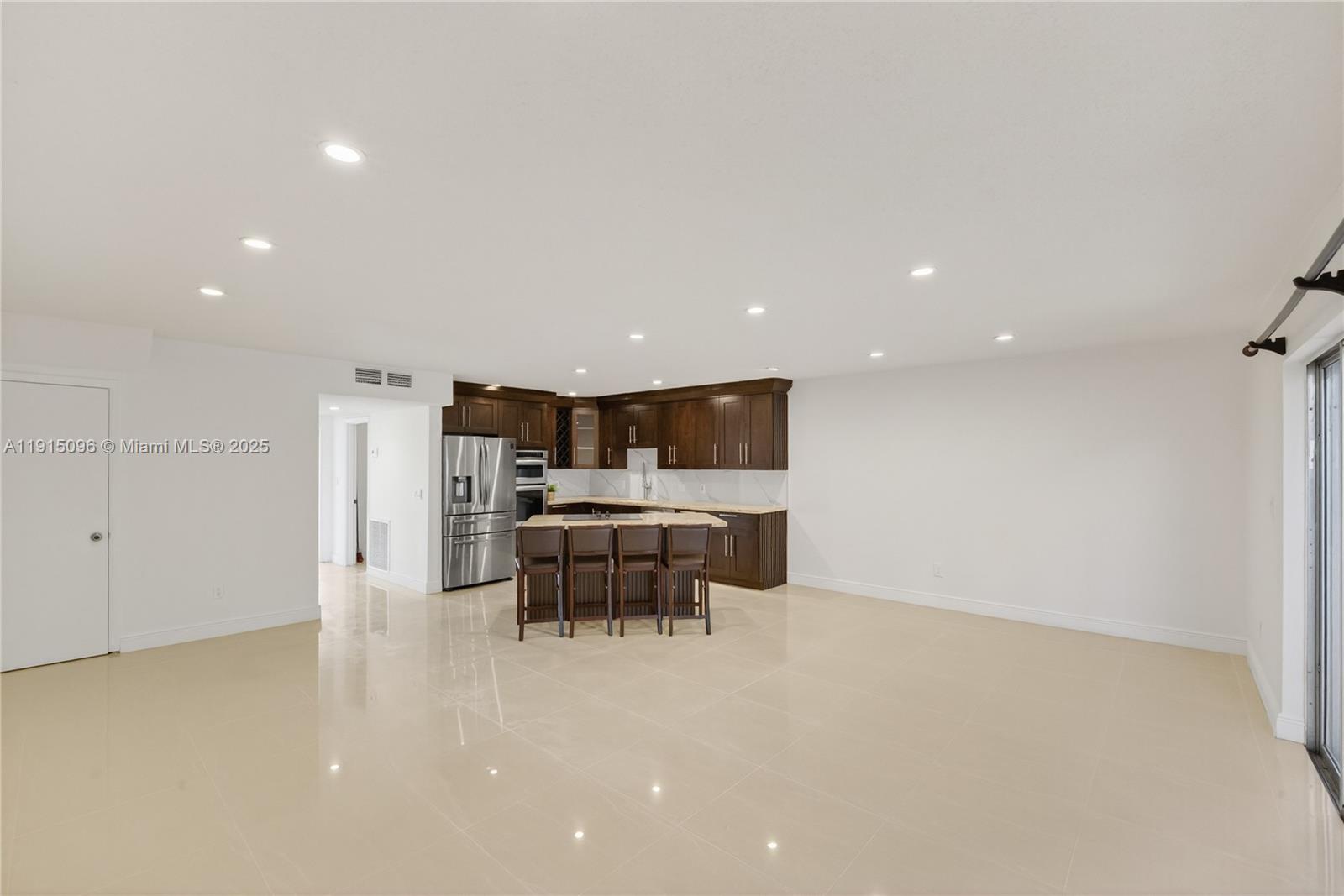 PALM SPRINGS VILLAS 3RD A - Residential