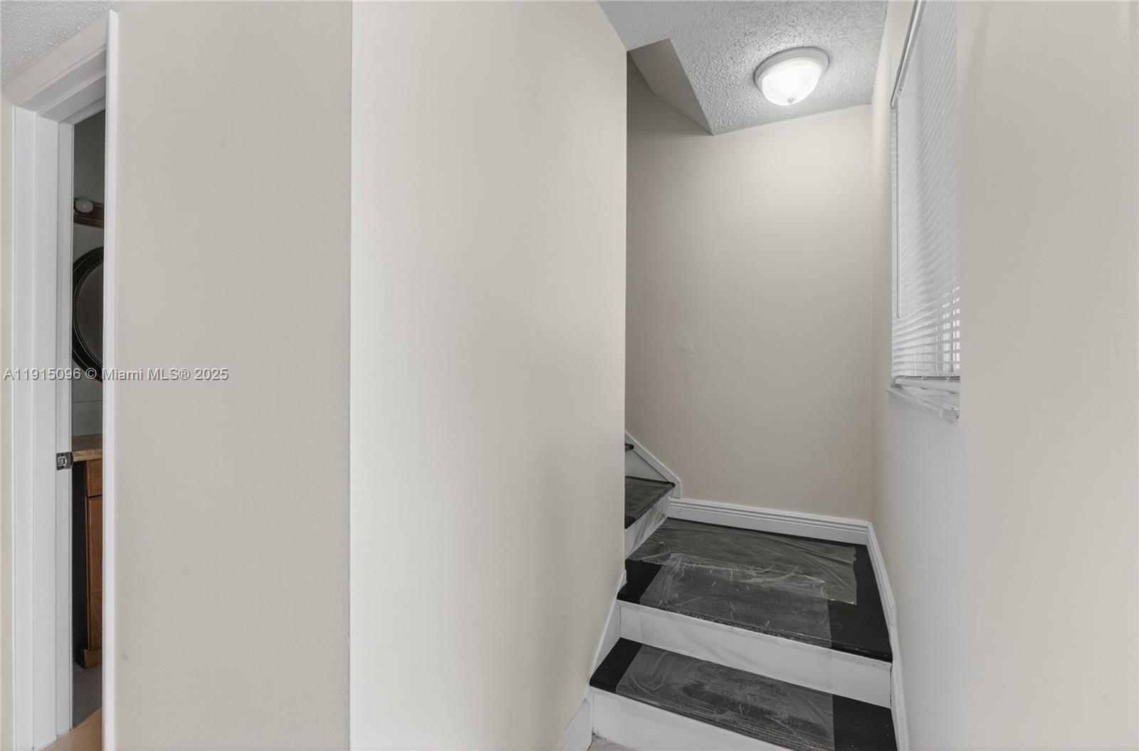 PALM SPRINGS VILLAS 3RD A - Residential