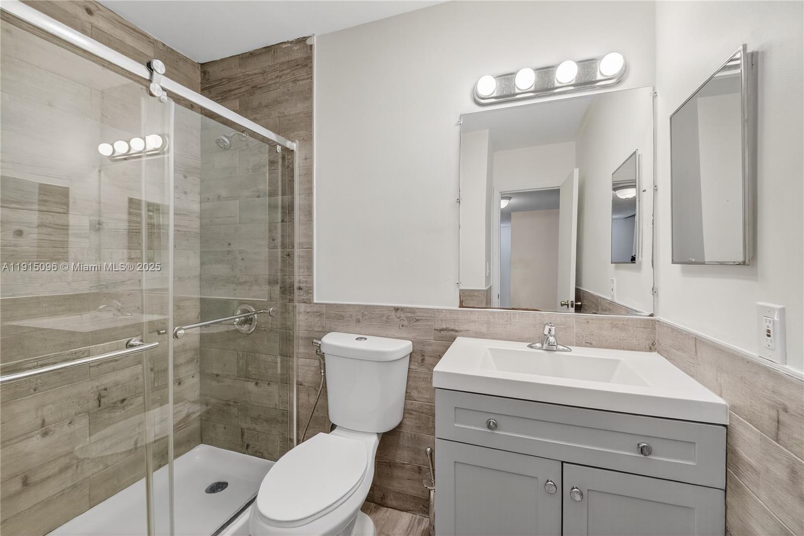 PALM SPRINGS VILLAS 3RD A - Residential