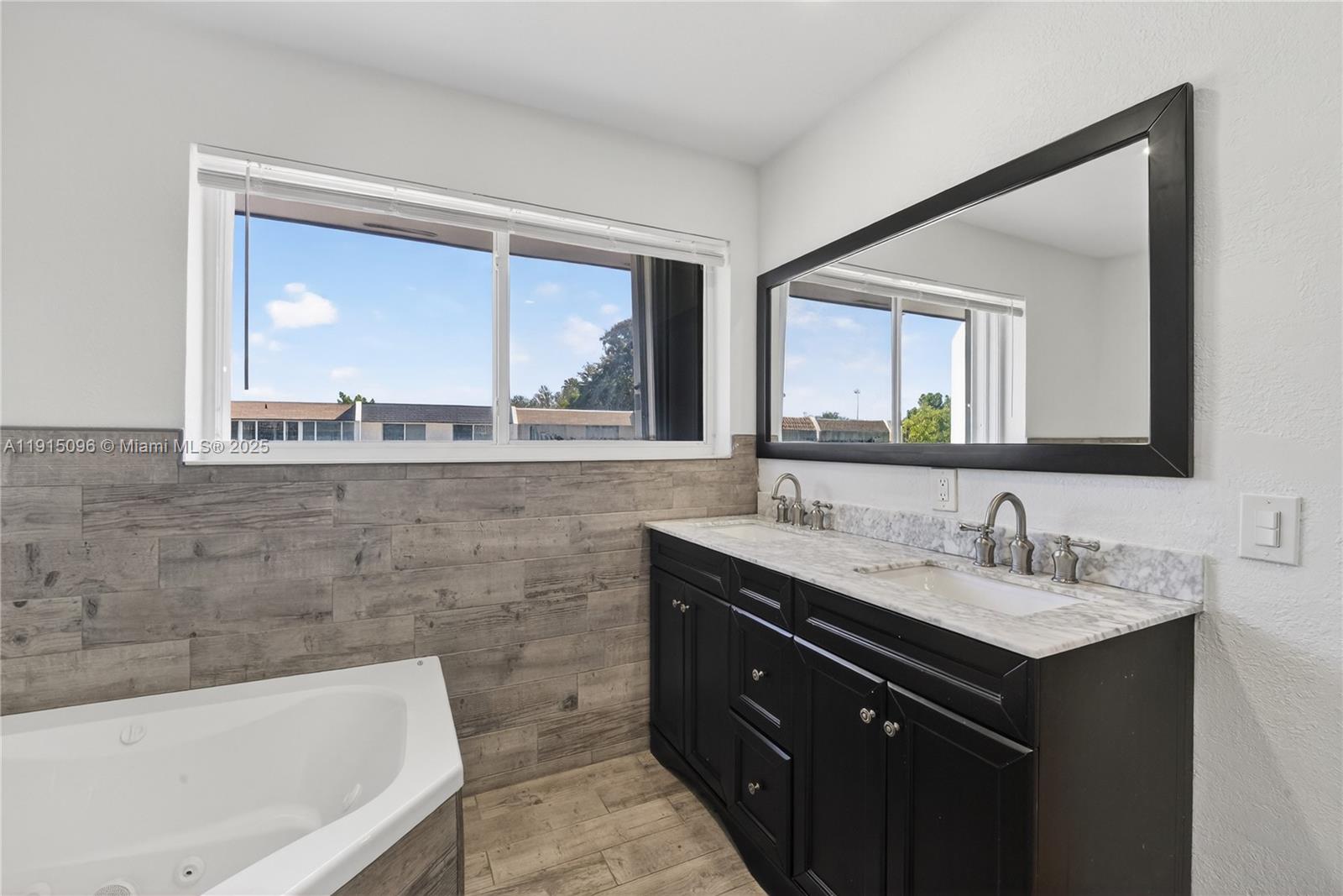 PALM SPRINGS VILLAS 3RD A - Residential