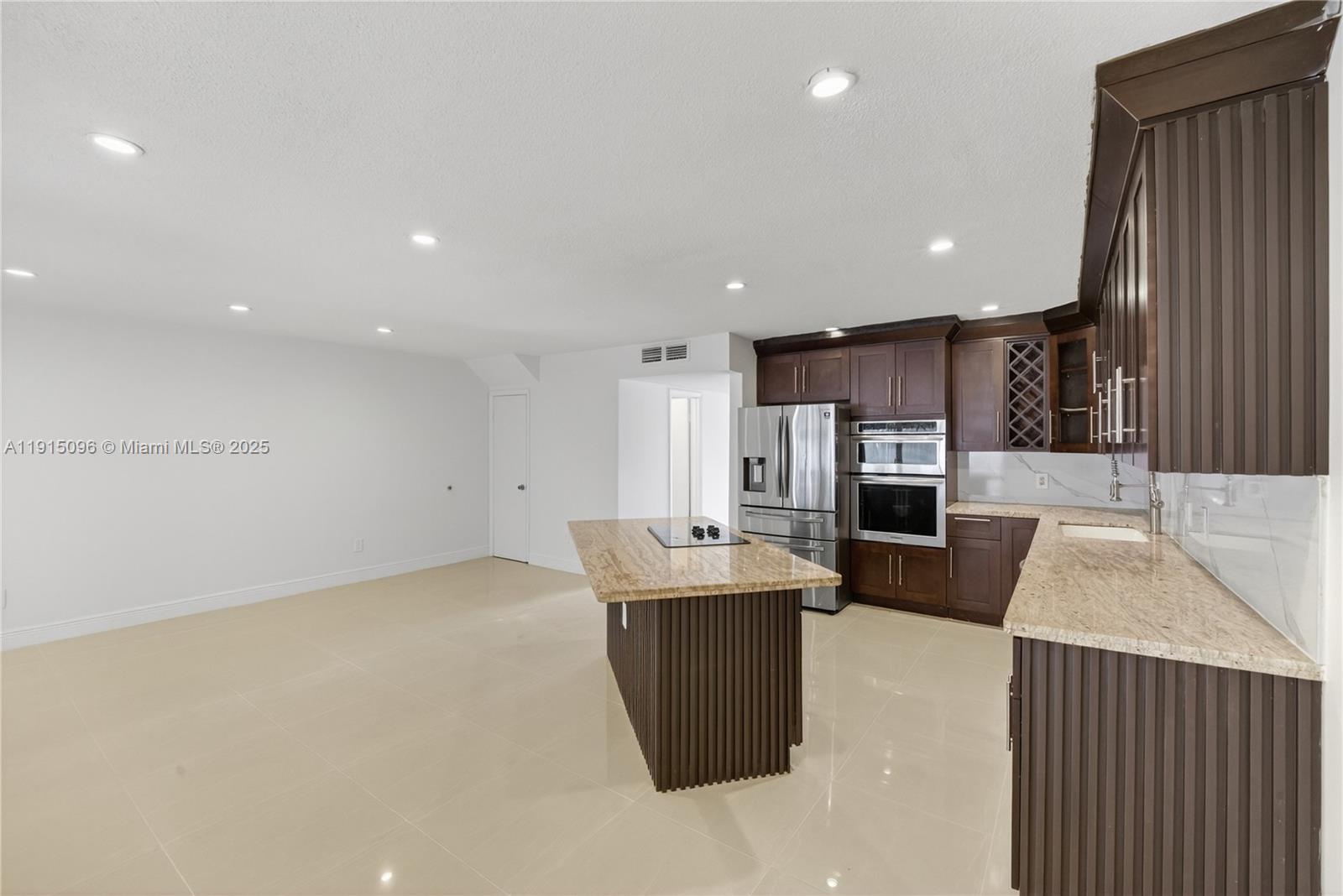 PALM SPRINGS VILLAS 3RD A - Residential