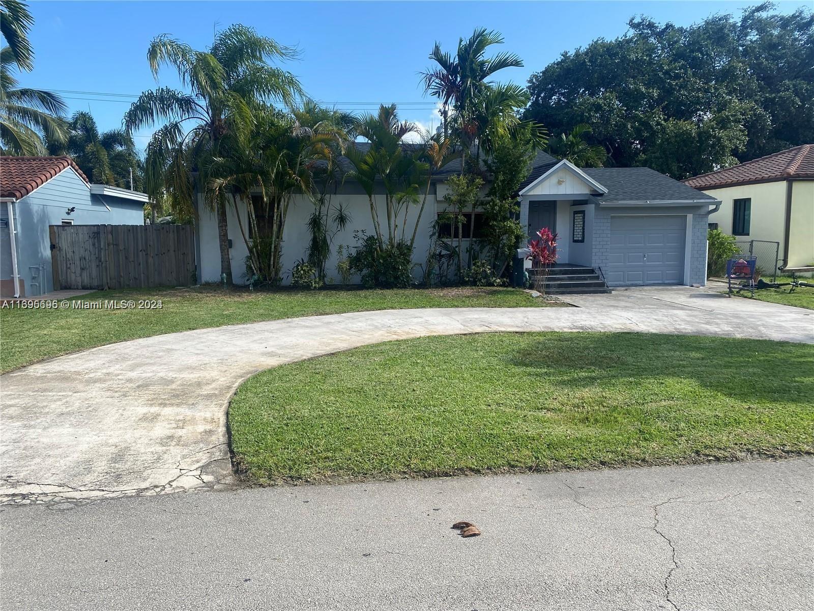 BEAUTIFUL HOME LOCATED IN HOLLYWOOD LAKES AREA 2 BED, 1 FULL BATH. Newer ROOF, Large Pool. Great location, DOWNTOWN and MARKETS are within walking distance. Beautiful Hollywood Beach is just minutes away!!!