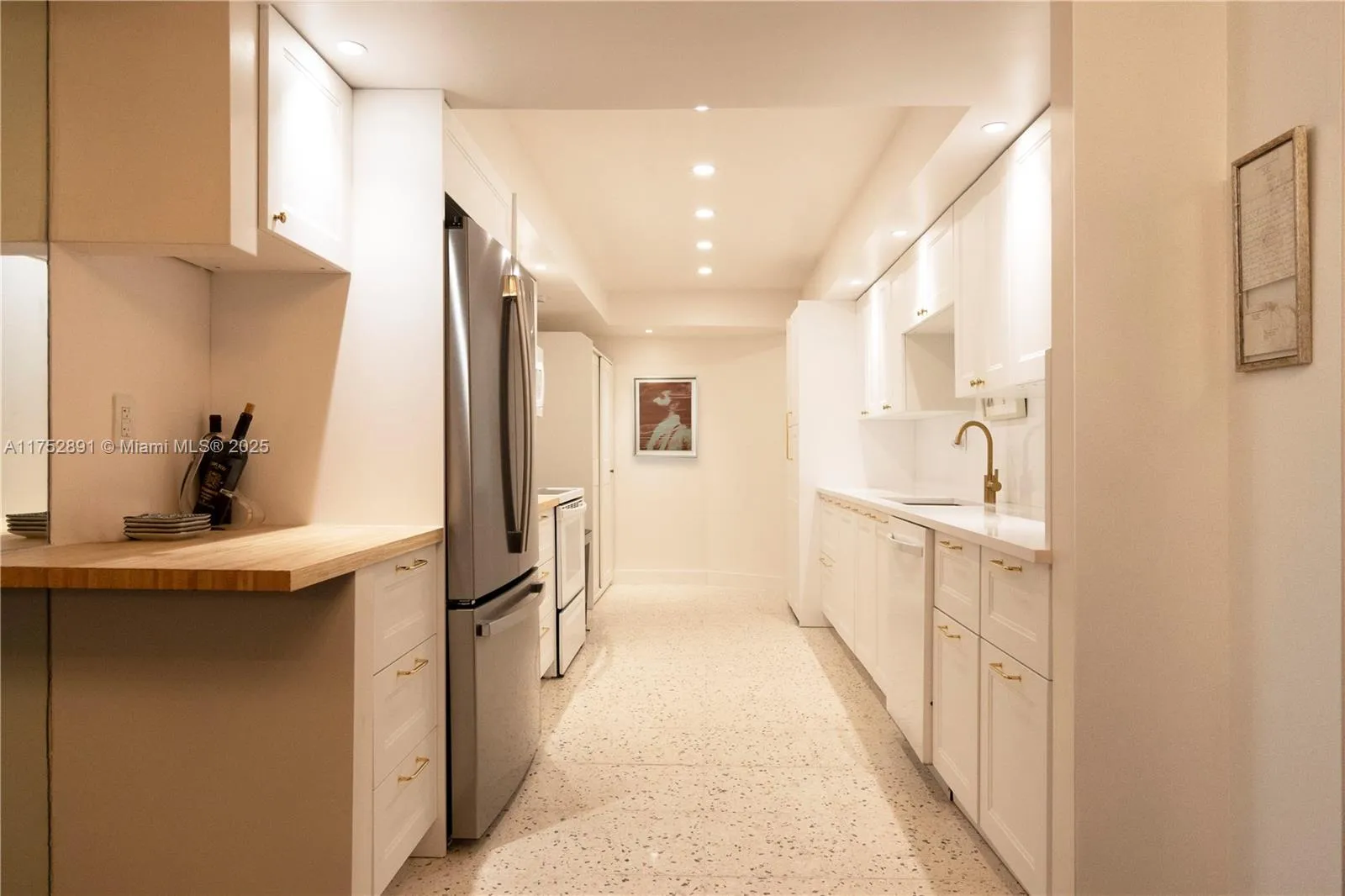 Key Biscayne, Florida 33149, United States, 2 Bedrooms Bedrooms, ,2 BathroomsBathrooms,Residential,Active,77730