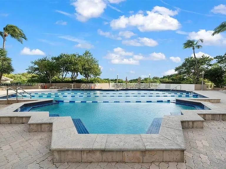 Key Biscayne, Florida 33149, United States, 2 Bedrooms Bedrooms, ,2 BathroomsBathrooms,Residential,Active,77730