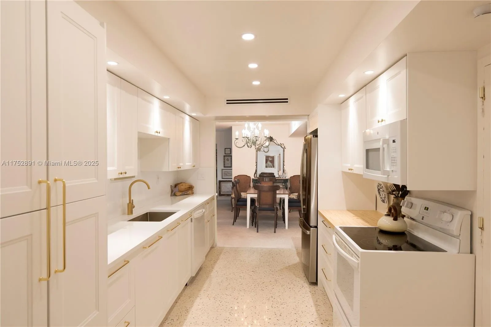 Key Biscayne, Florida 33149, United States, 2 Bedrooms Bedrooms, ,2 BathroomsBathrooms,Residential,Active,77730