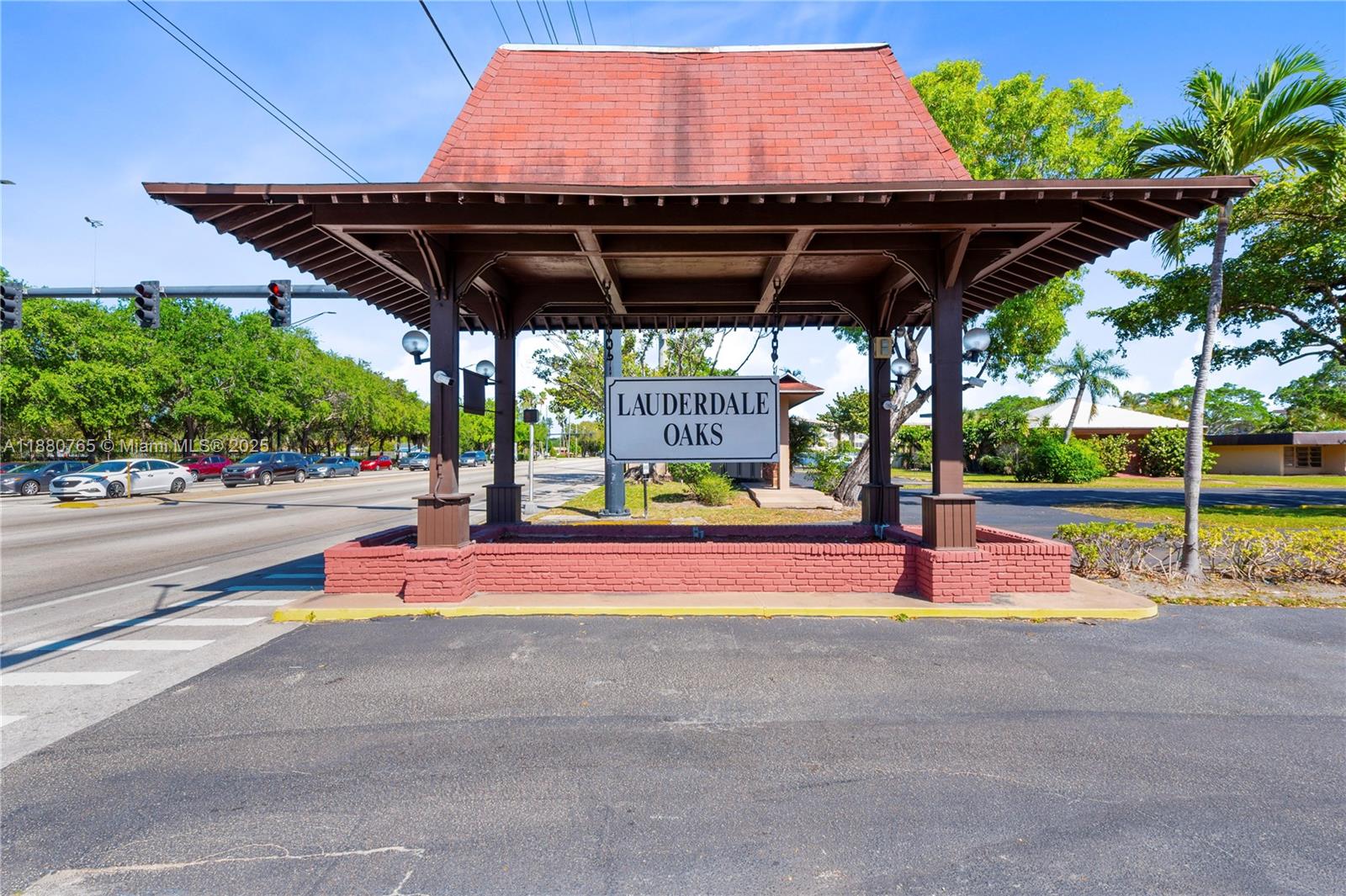 LAUDERDALE OAKS CONDO XV - Residential