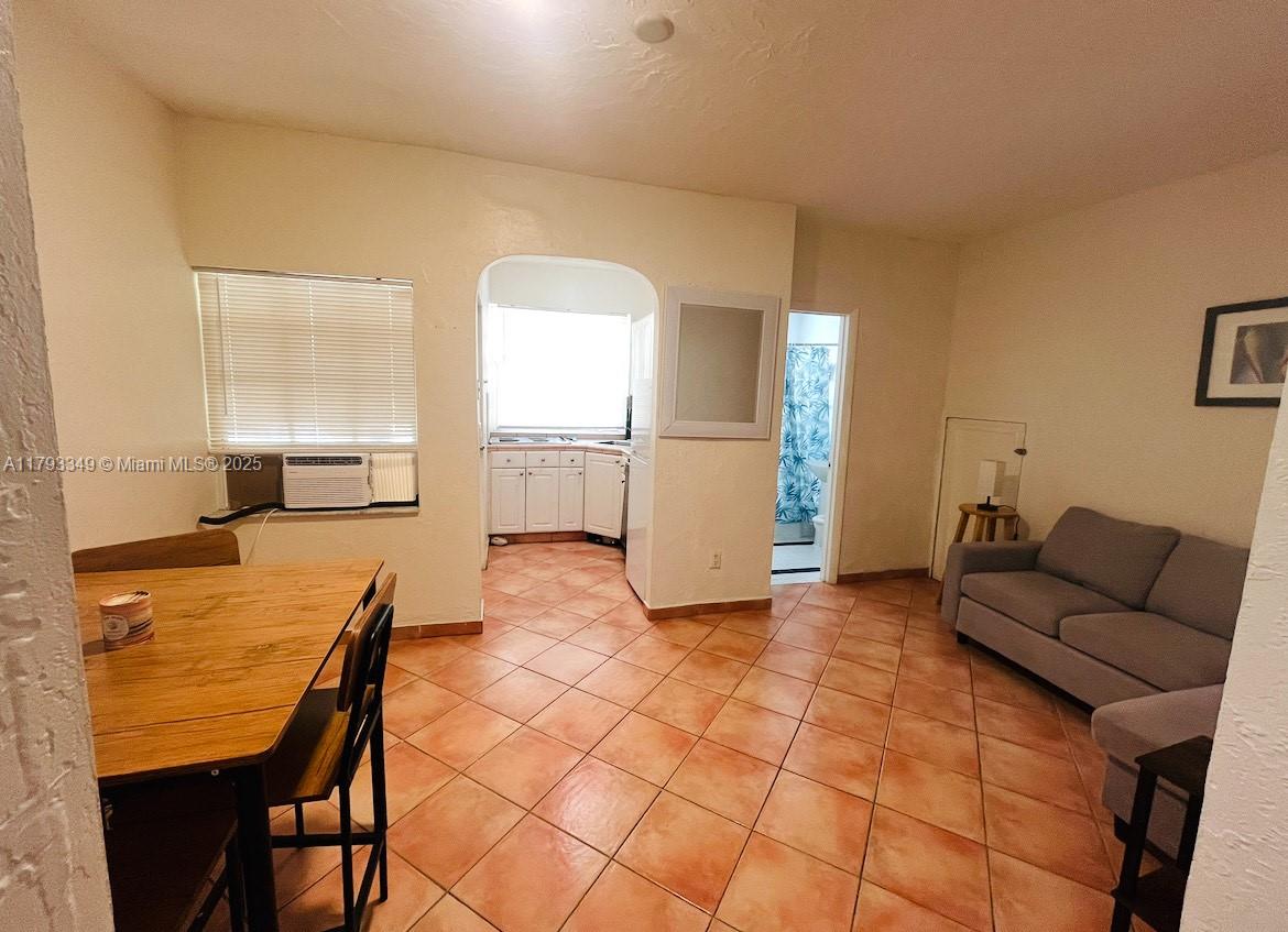 Rental Property at 1335 Pennsylvania Ave 2, Miami Beach, Miami-Dade County, Florida - Bedrooms: 1 
Bathrooms: 1  - $1,500 MO.