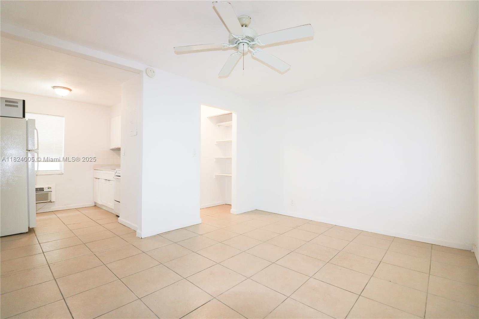 716 Ne 8th St 4, Hallandale Beach, Broward County, Florida - 1 Bathrooms - 