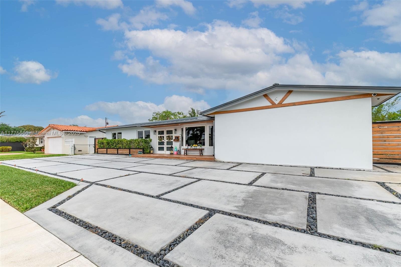 LOLADERO ESTATES 1ST ADDN - Residential