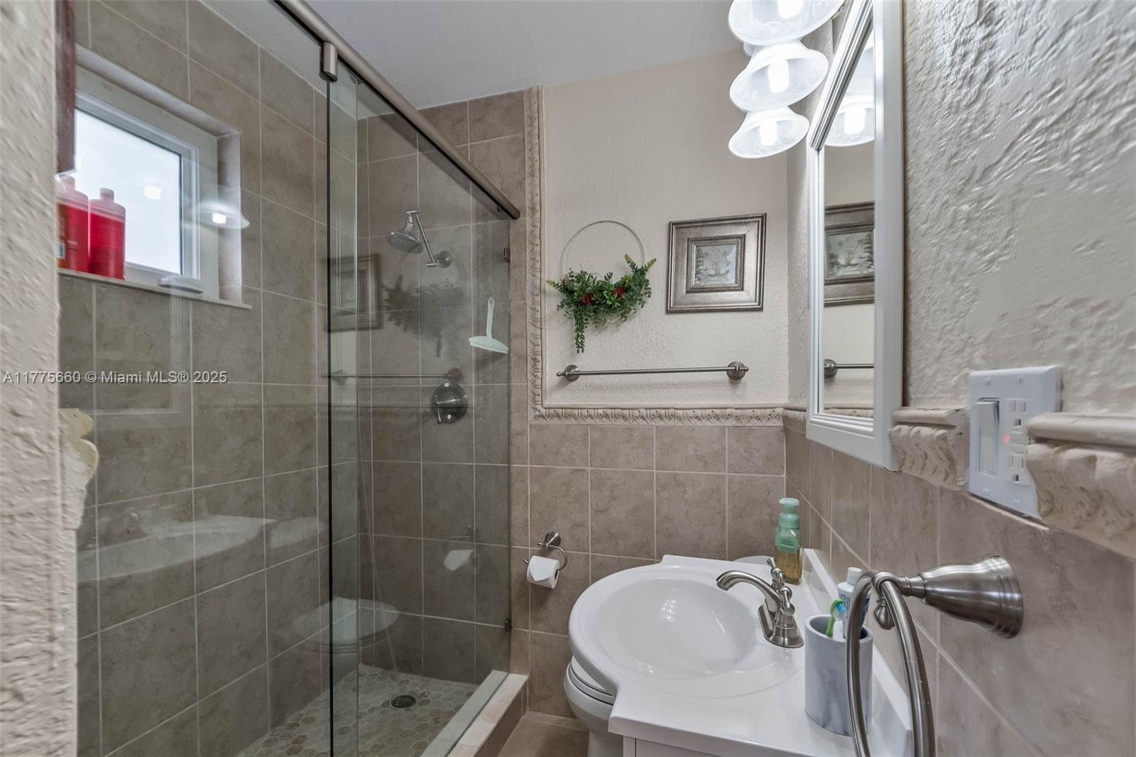 LOLADERO ESTATES 1ST ADDN - Residential