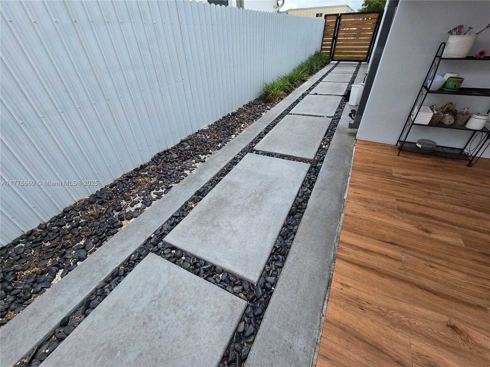 LOLADERO ESTATES 1ST ADDN - Residential