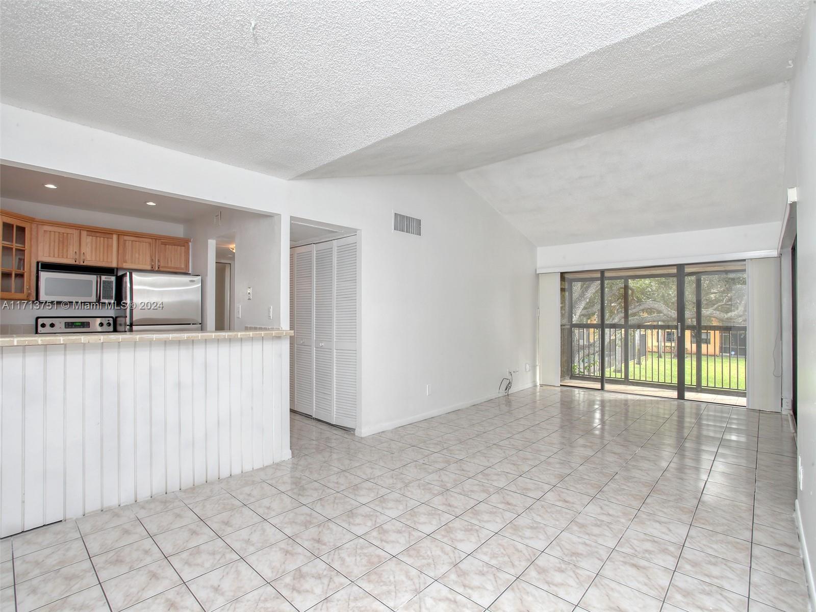 5855 Washington St 94, Hollywood, Broward County, Florida - 2 Bedrooms  
2 Bathrooms - 