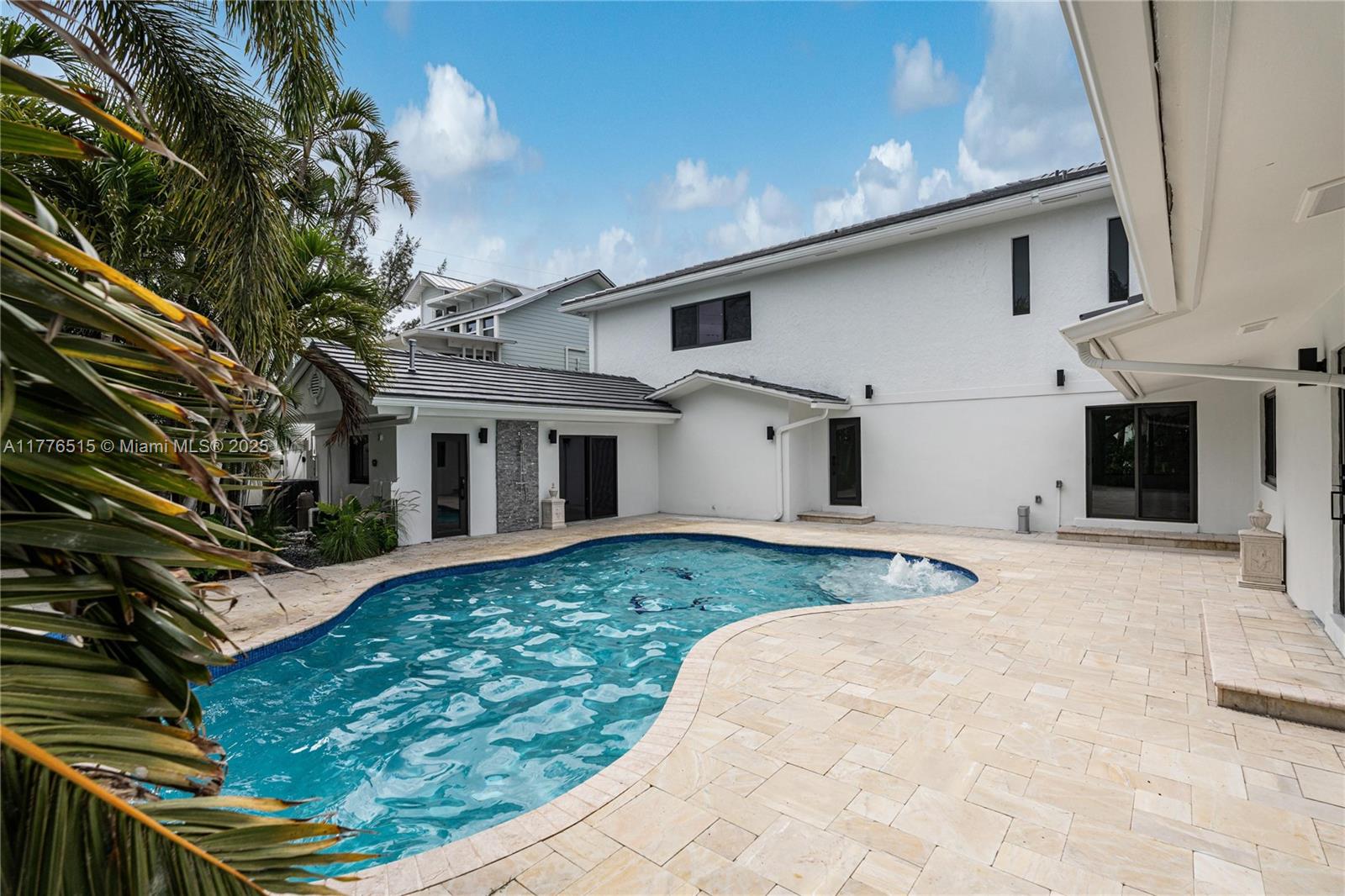 LAS OLAS BY THE SEA EXT - Residential