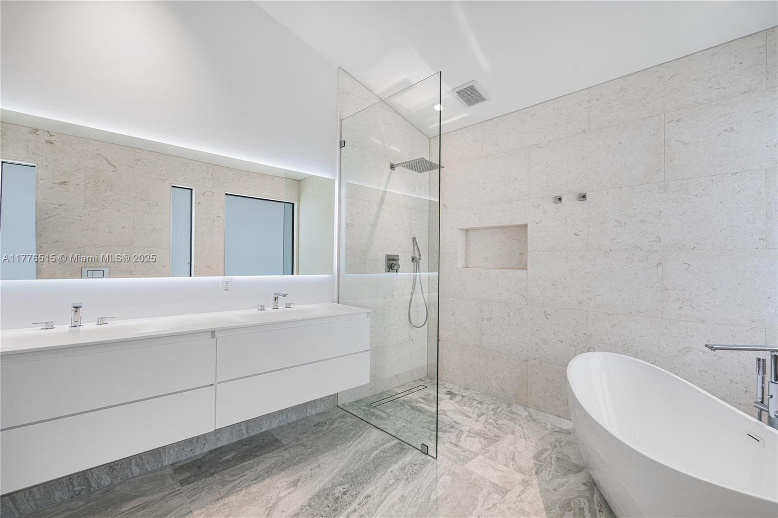 LAS OLAS BY THE SEA EXT - Residential