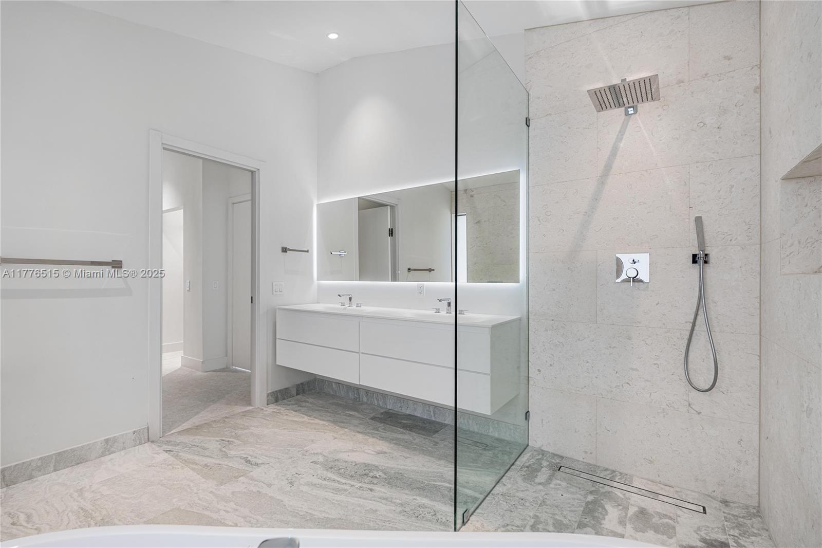 LAS OLAS BY THE SEA EXT - Residential