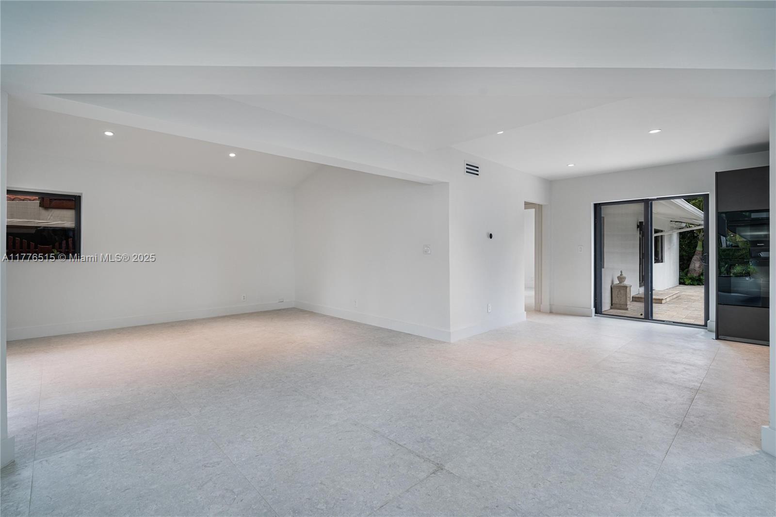 LAS OLAS BY THE SEA EXT - Residential